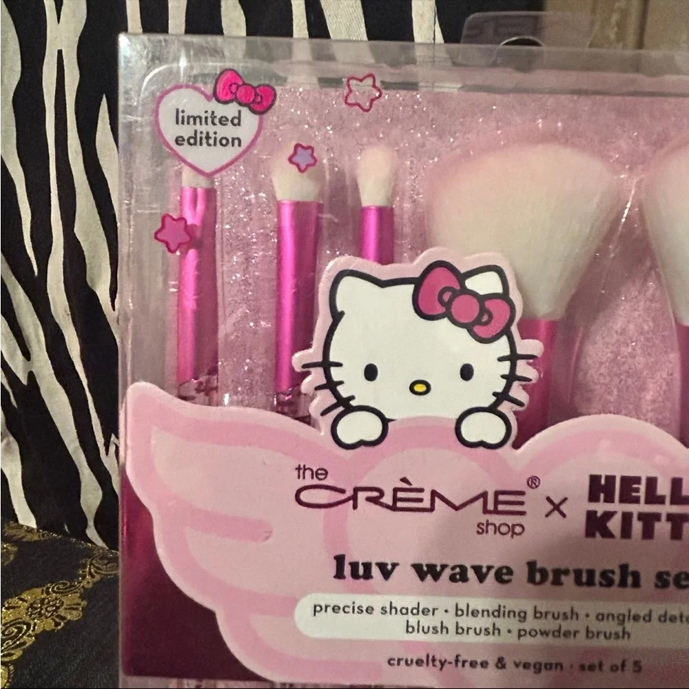 Hello Kitty X the Creme shop limited edition five piece makeup brush set